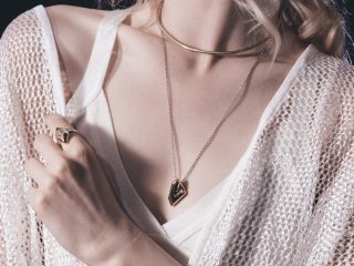 Expert Guide: How to Layer Necklaces for a Stunning Look