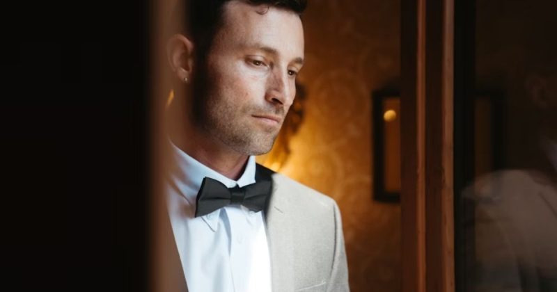 Groom Fashion 2025: Velvet Suits, Unique Accessories & More
