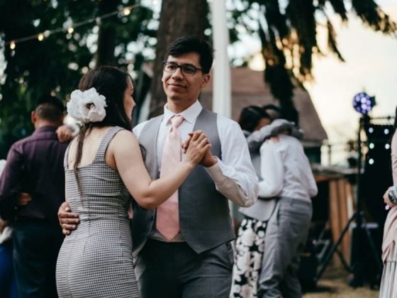 10 Stylish Wedding Guest Outfit Trends for 2025