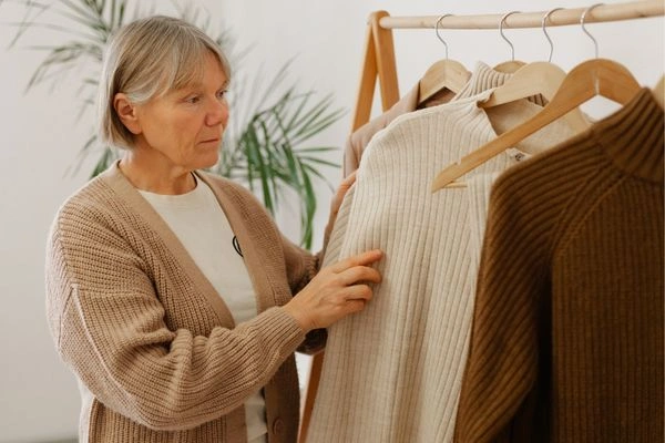 Reasons Vintage Clothing Trends Are Captivating Fashion Fans