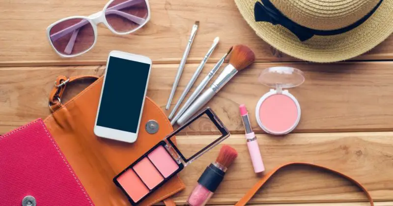 Ultimate Guide to Traveling With Makeup — Expert Tips